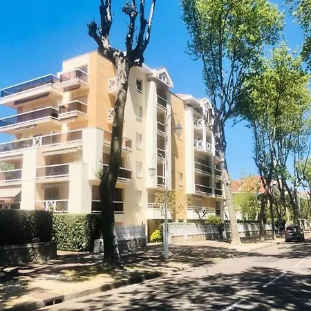 Athena Arcachon